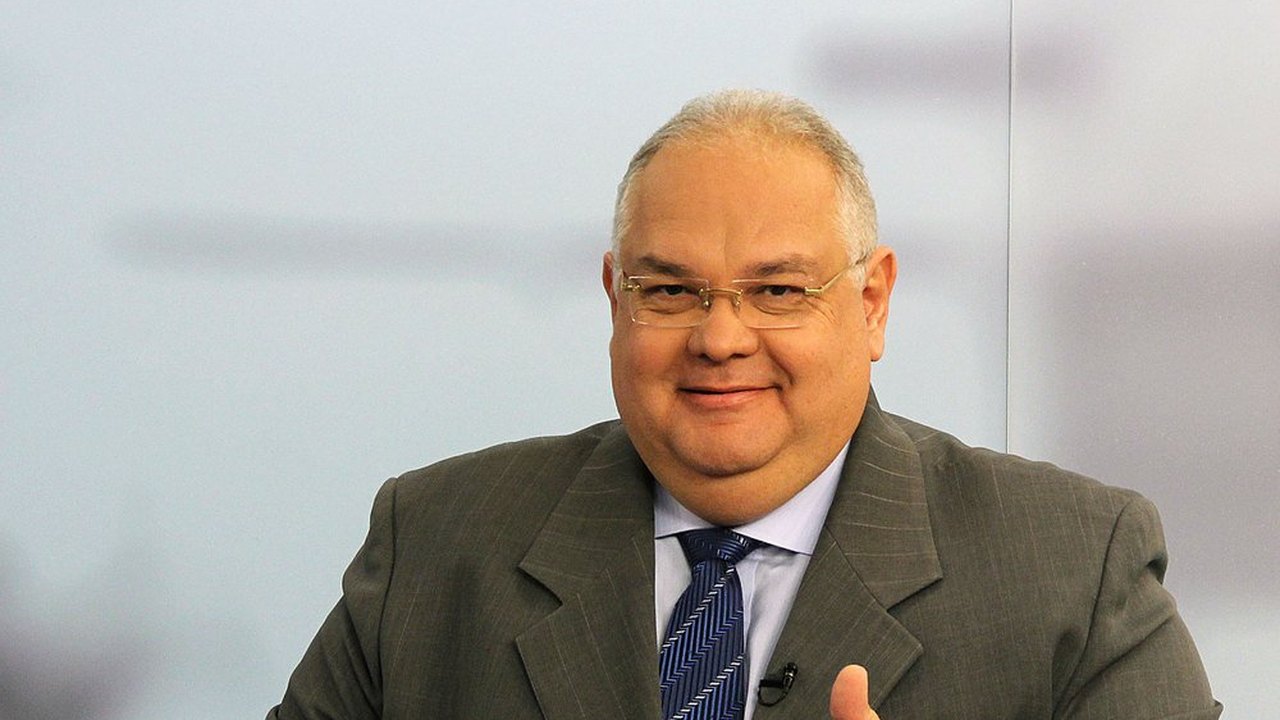 Omar demonstra equilíbrio durante debate na TV