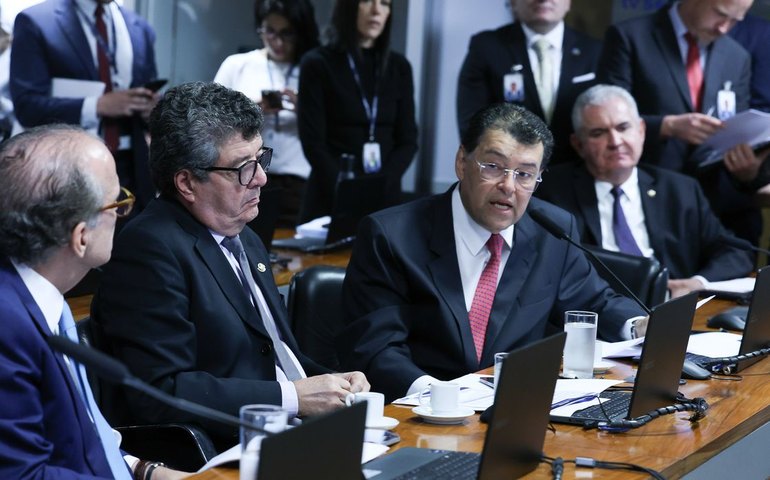 Comissão do Senado aprova aumento da taxação de fintechs e bets