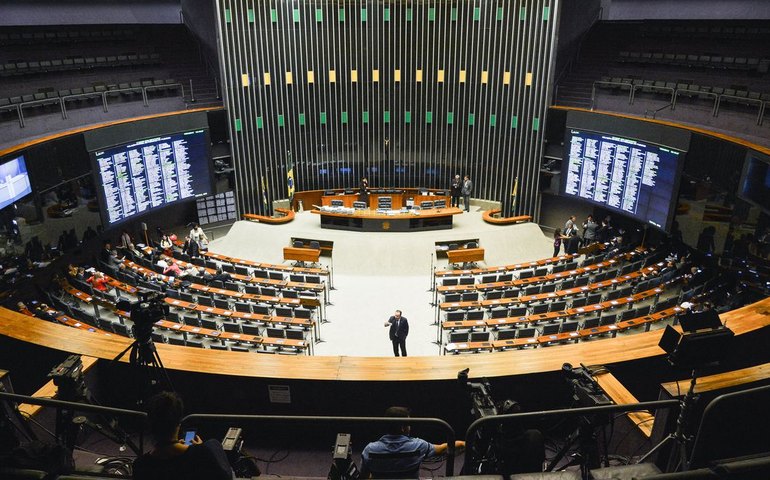 Super-ricos: Câmara pode votar taxação de fundos exclusivos e ‘offshore’ nesta terça-feira