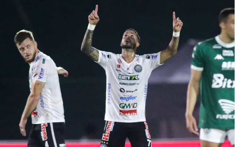Operário-PR vence, cola no G-4 e afunda o Guarani na lanterna da Série B