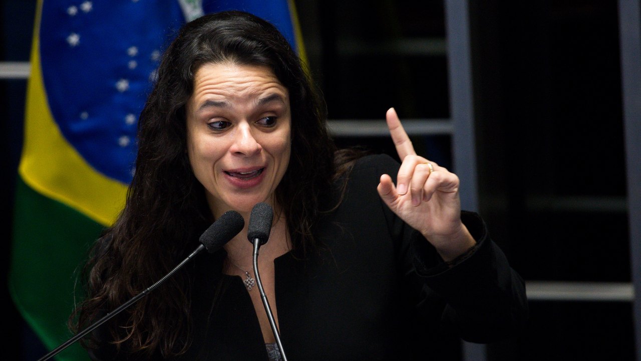 Janaína Paschoal reage a abaixo-assinado de alunos da USP contra retorno dela