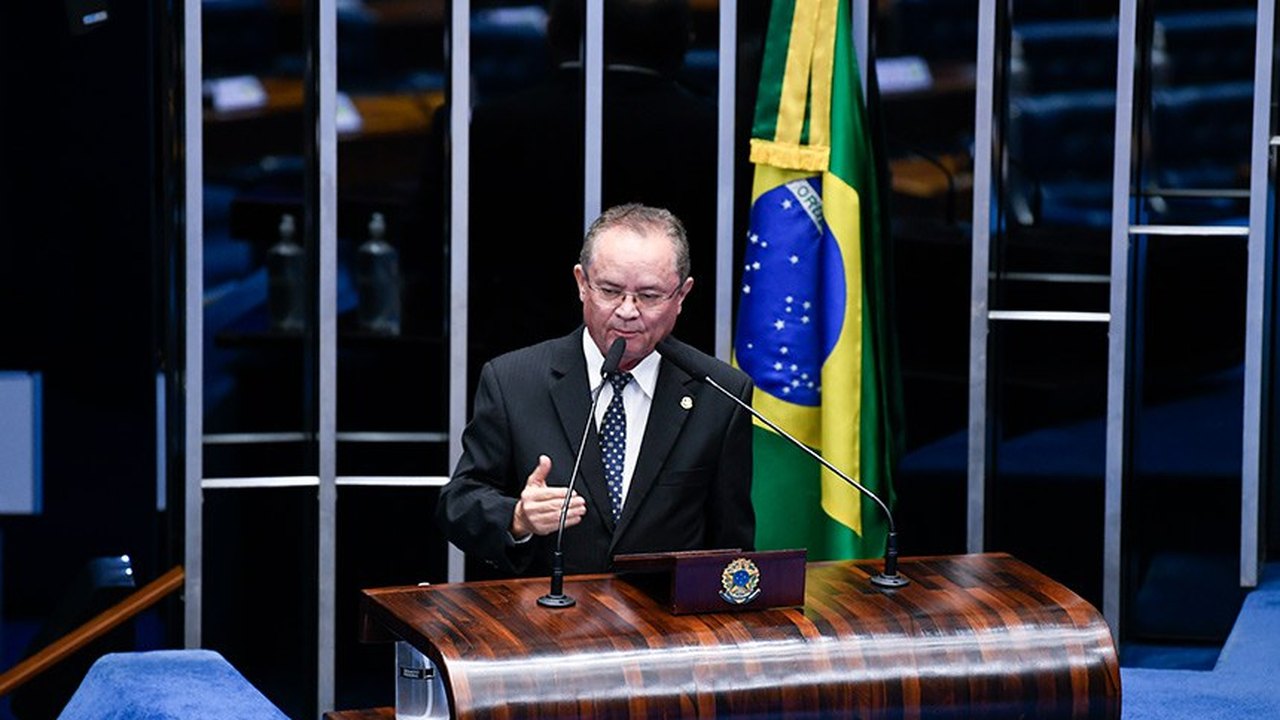 Zequinha Marinho homenageia Conjove-PA e Rede Boas Novas