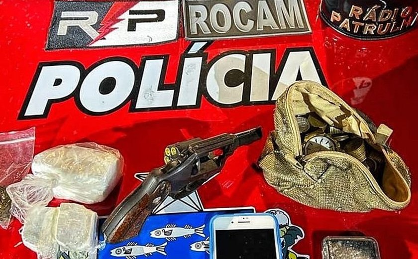 Jovem é preso após esconder arma e drogas em banheiro de posto em Alagoas