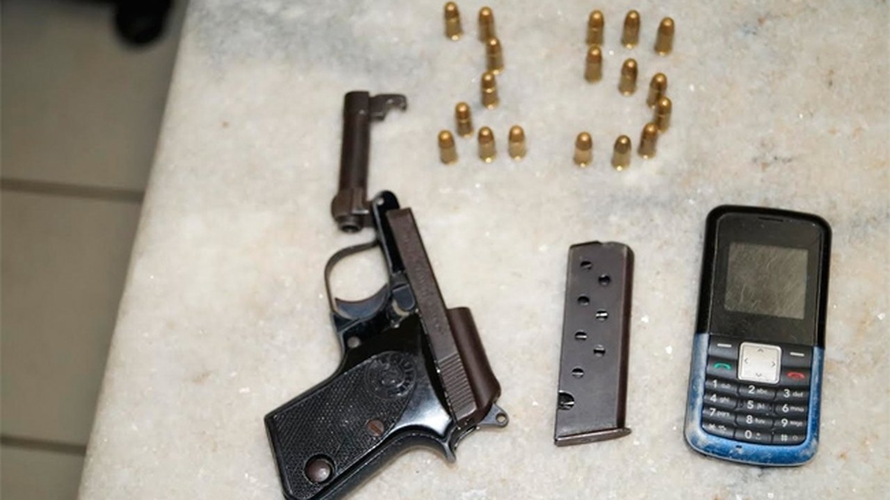 Polícia apreende adolescente com arma de fogo e munições