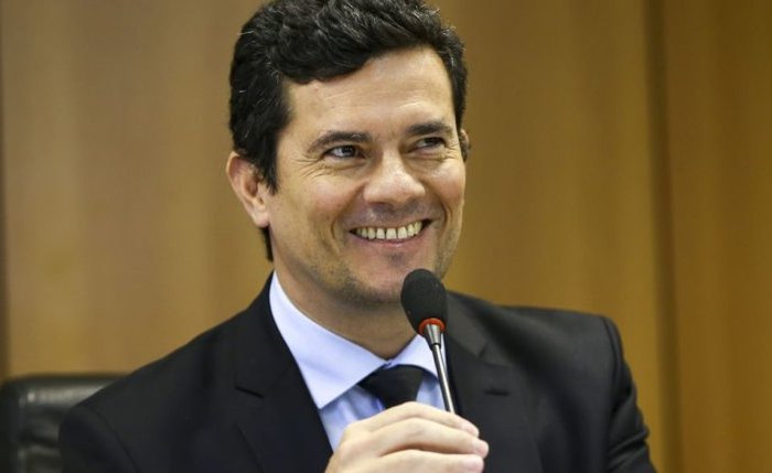 Bolsonaro afirma que deve indicar Moro para STF no ano que vem