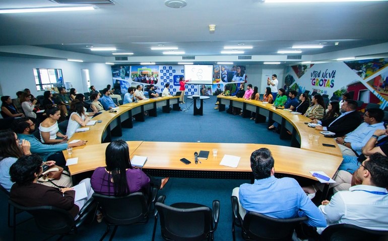 Governança Corporativa realiza reunião com assessores para discutir plano estratégico de 2025