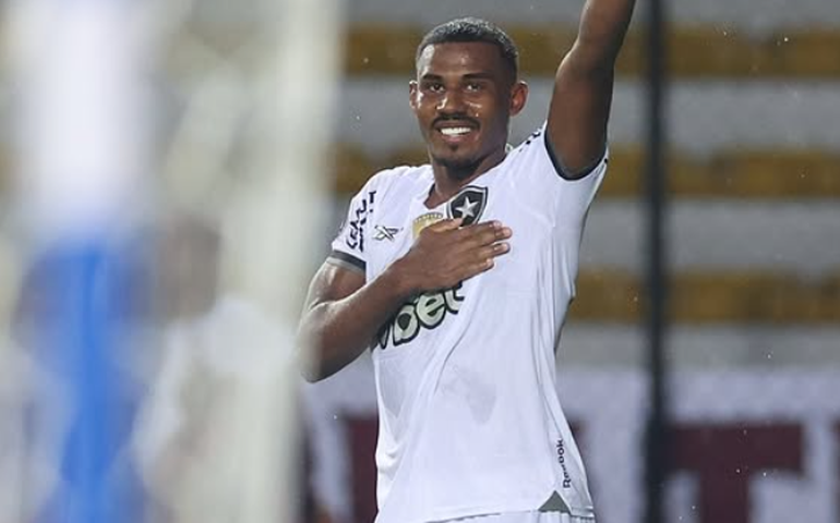 Botafogo marca no fim, vence o Carabobo e respira na Libertadores