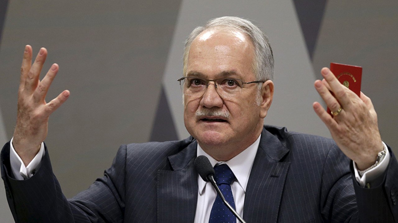 Fachin rebate Bolsonaro e diz que ‘sociedade armada é oprimida’