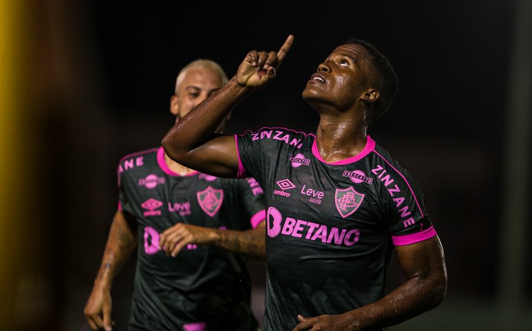 Fluminense derrota Madureira, reassume a liderança e fica perto da classificação no Carioca