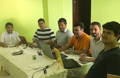Prefeito Zé Adelson reúne secretários para avaliar seis meses de gestão em Olho D'Água Grande