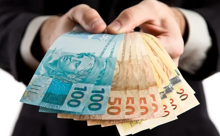 Segunda parcela do décimo terceiro deve ser paga até sexta-feira a 95,3 milhões de brasileiros