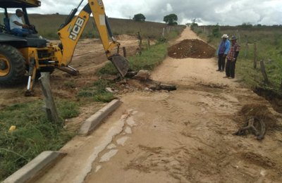 Prefeitura de Santana inicia reconstrução da passagem molhada do Sítio Queimada do Rio