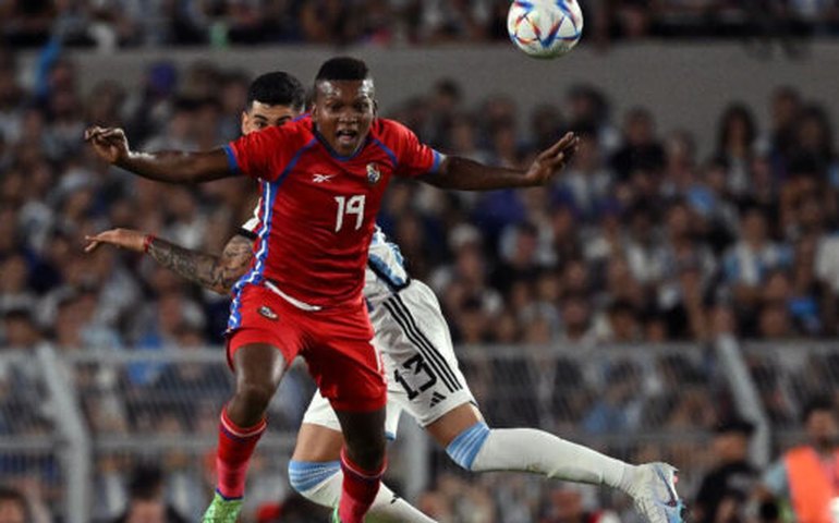 Zagueiro que tietou Messi em amistoso em março é morto a tiros no Panamá