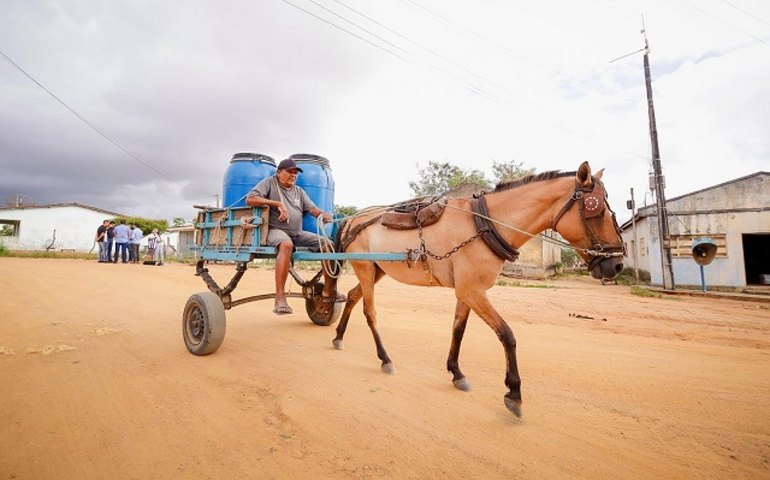 Abastecimento de água chega aos povoados Lagoa dos Ranchos e Lagoa do Mato dos Lopes, em Palmeira dos Índios