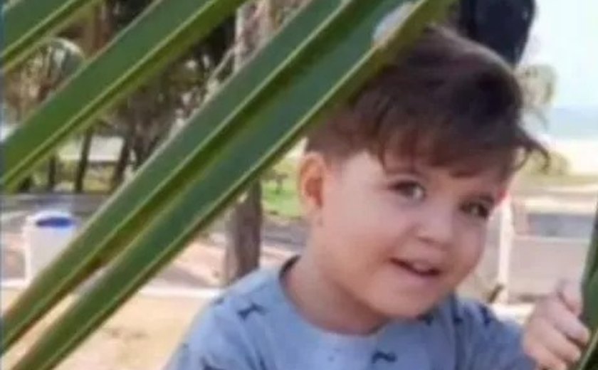 Após comoção e tentativa de ajuda, menino de 4 anos morre vítima de câncer raro em Maceió