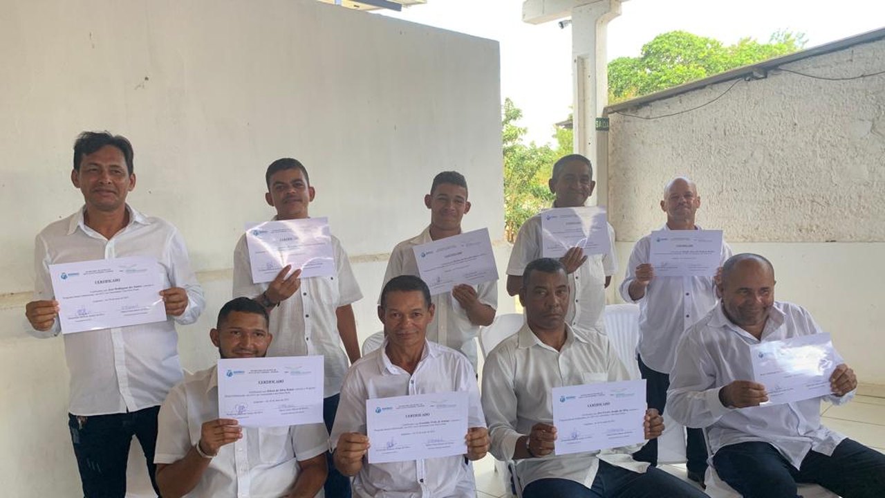 Prefeitura realiza a entrega dos certificados de conclusão aos alunos da EJA Lar Dona Paula