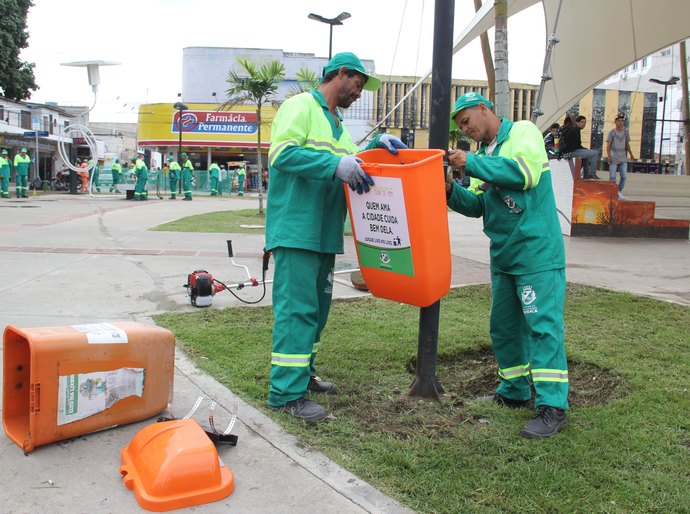Prefeitura inicia reposição de lixeiras na região central de Arapiraca