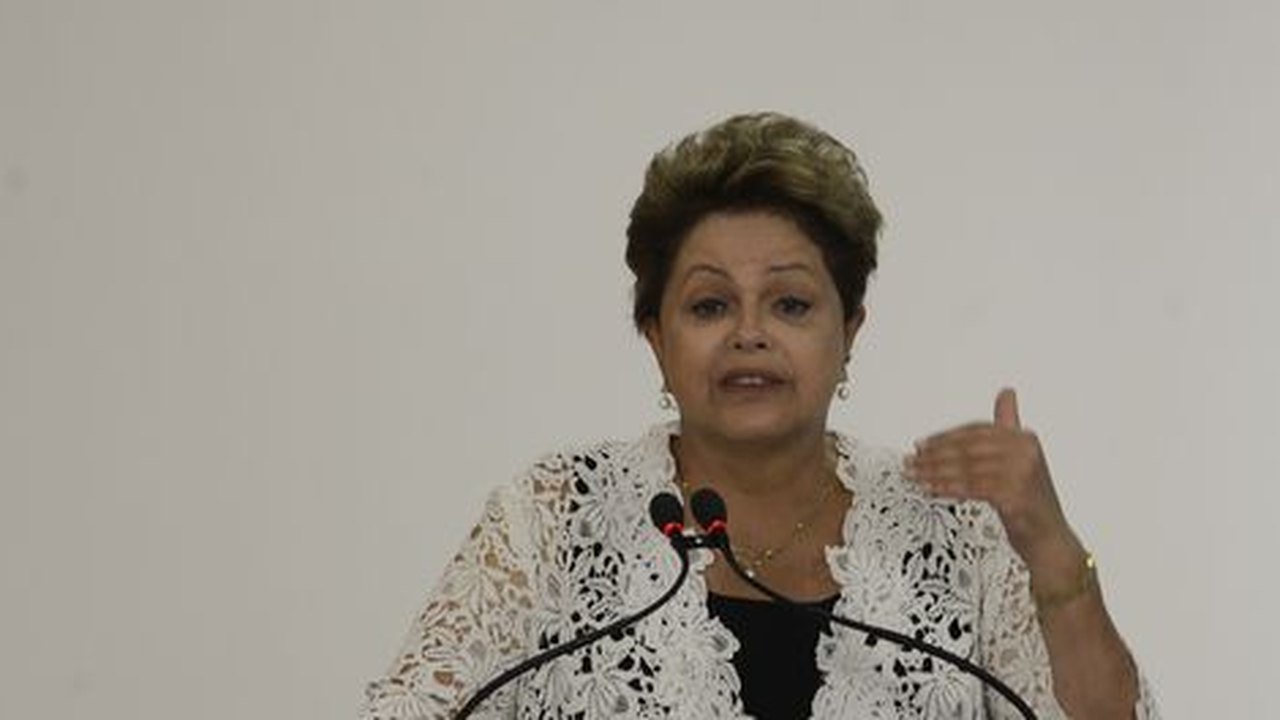 Dilma: governo investe mais de R$ 5 bilhões em máquinas para municípios