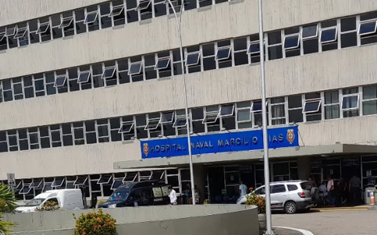 Médica da Marinha morre atingida por bala perdida dentro de hospital naval no Rio
