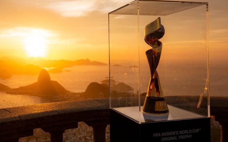 Futebol feminino: taça da Copa do Mundo é exibida no Corcovado, no Rio