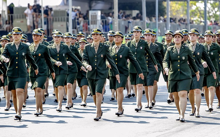 Mulheres poderão prestar serviço militar voluntário a partir de 2025