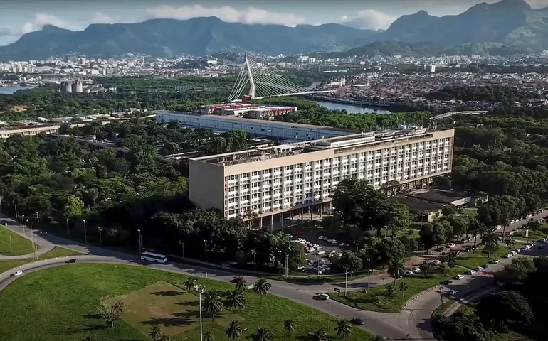 Aos 150 anos, Escola Politécnica da UFRJ vira patrimônio do Rio