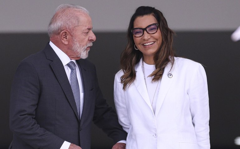 Mídia: oposição quer bloquear ampliação de recursos do governo para Janja