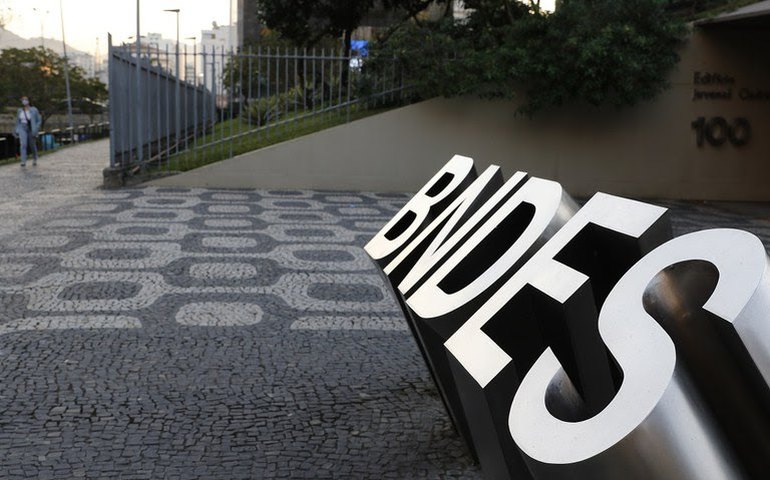 BNDES esclarece: Banco não entra no esforço do governo de voltar às base