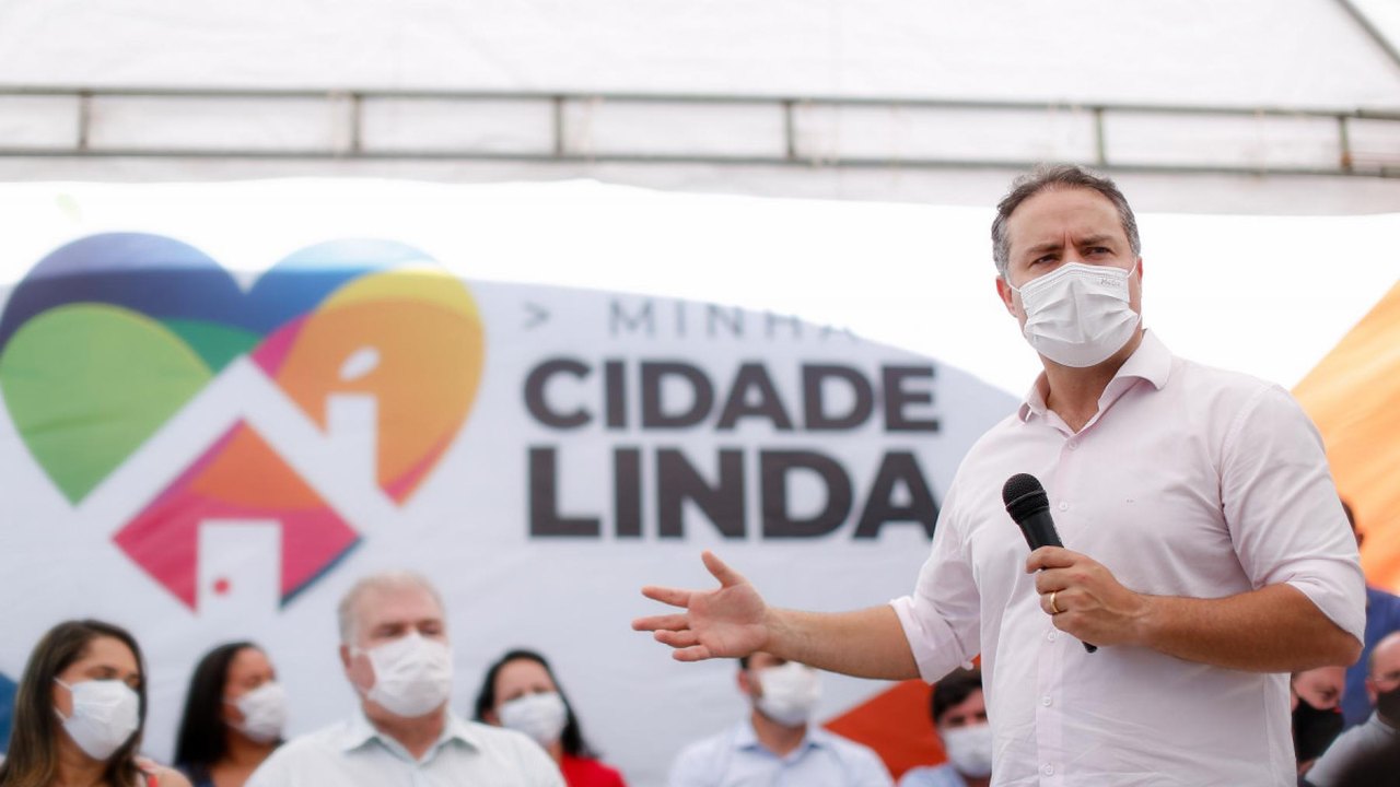 Alagoas vai imunizar adolescentes contra a Covid-19 após concluir vacinação de adultos, anuncia governador