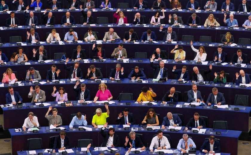 Número de autocracias supera o de democracias no mundo, diz estudo