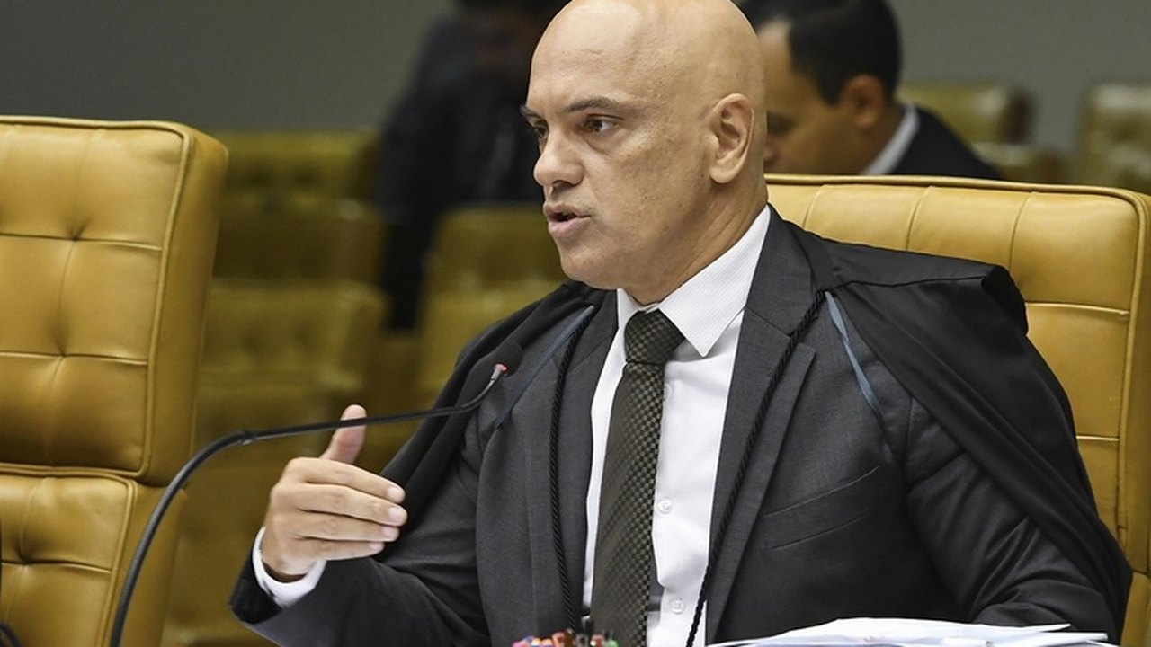 Moraes fala em desastre de fake news no 2º turno e quer poder de polícia ao TSE