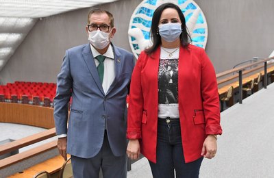 Encontro de arapiraquenses: Fabiana Pessoa se reúne com o ministro Humberto Martins
