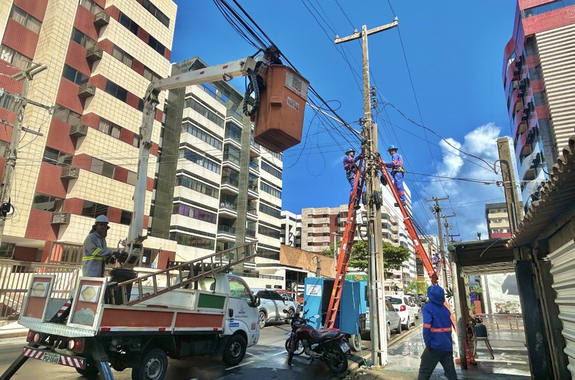 Procon Maceió integra operação da Ilumina para tirar fios em desuso dos postes