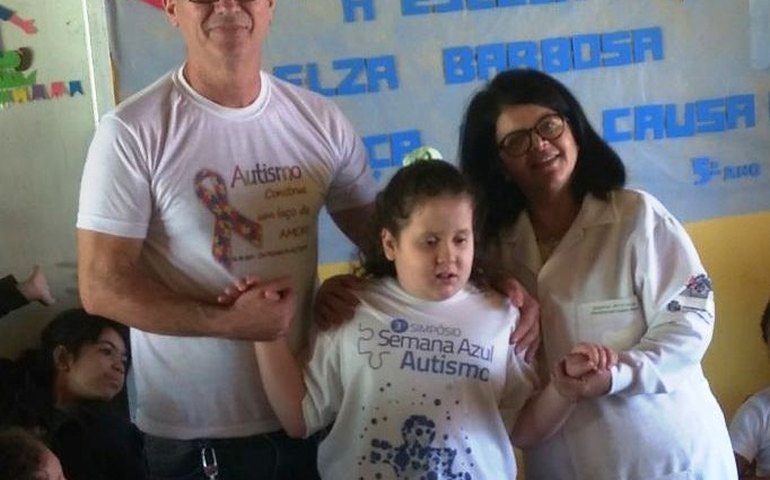 Odontólogo realiza atividades para crianças autistas da zona rural de Palmeira