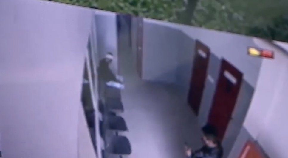 Atingido pelo pedaço de madeira foi socorrido em um hospital. / Foto: Imagem: Reprodução/TV Atalaia