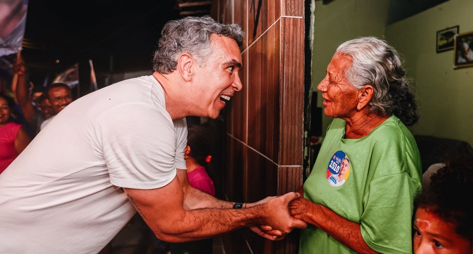 Rafael Brito critica ataques a programas sociais e destaca o impacto deles na economia