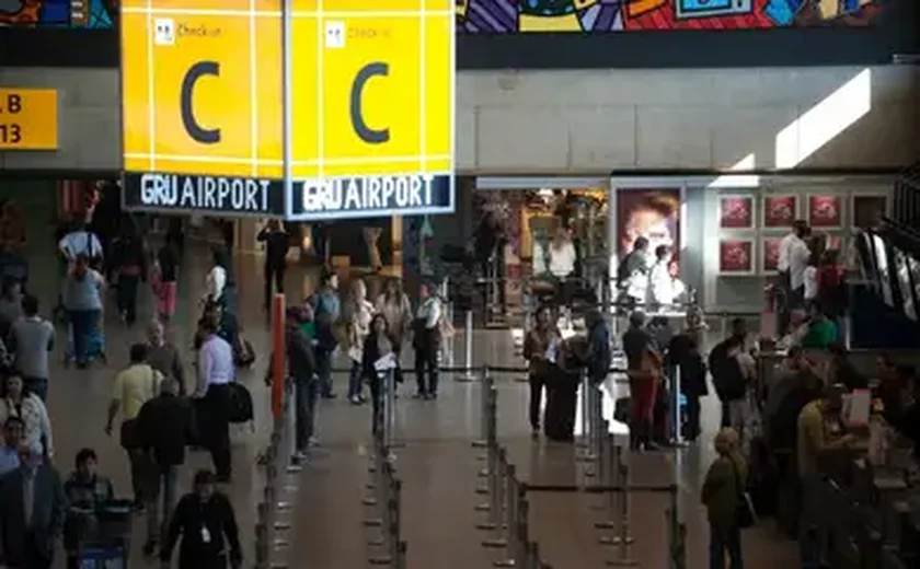 Aeroporto da Nova Zelândia proíbe abraços por mais de 3 minutos na área de desembarque