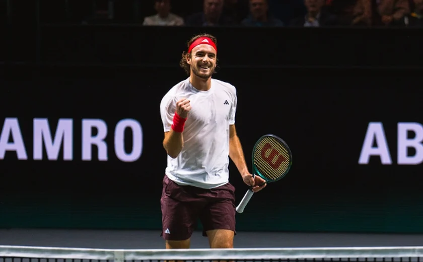 Tsitsipas despacha italiano em estreia e encara Khachanov nas oitavas em Dubai