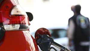 Diesel fica R$0,40 mais caro nas refinarias a partir desta terça-feira / Foto: Foto: Marcelo Camargo/Agência Brasil