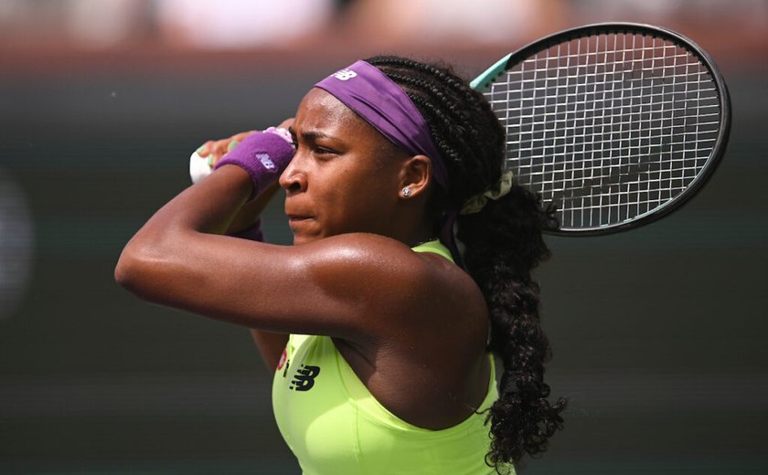 Gauff continua firme na defesa do título do US Open ao buscar virada diante de ucraniana