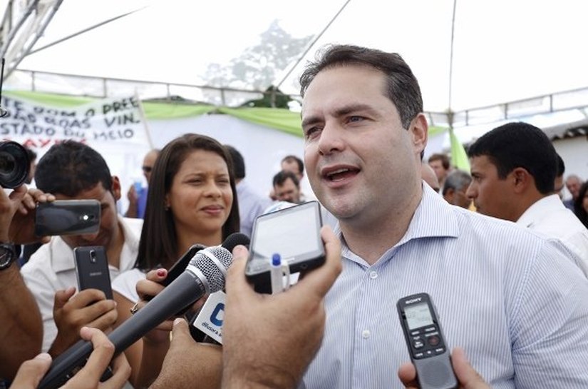 Antecipação de salário só foi possível com grande esforço, esclarece Renan Filho
