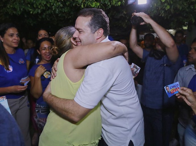 Renan Filho faz caminhada na parte alta de Maceió e destaca bom desempenho de AL na Prova Brasil