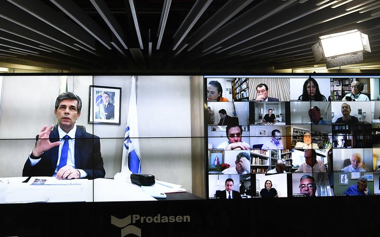 “Não sei e ninguém sabe quando será o pico da covid-19”, diz Teich a senadores