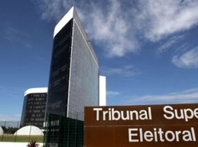 Eleições terão regras mais rigorosas e convênio com mídias digitais para combater notícias falsas