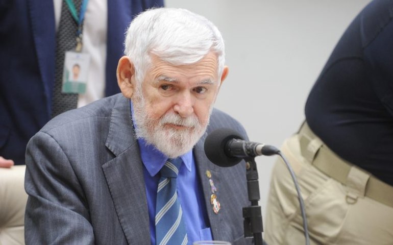 Comissão aprova política de incentivo à educação continuada de idosos