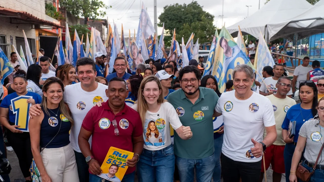 Com legado de grandes obras, Rui Palmeira é recebido com carinho durante caravanas e caminhada no Benedito Bentes