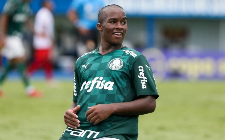 Poupado em Cuiabá, Endrick treina e pode reforçar Palmeiras contra o América-MG