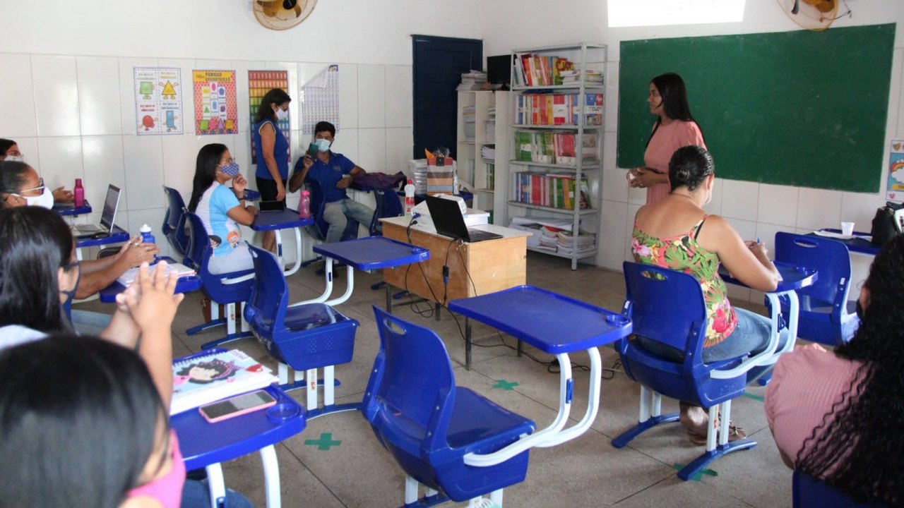 Escolas municipais reúnem pais e responsáveis de alunos para firmar pacto pela Educação no retorno às aulas