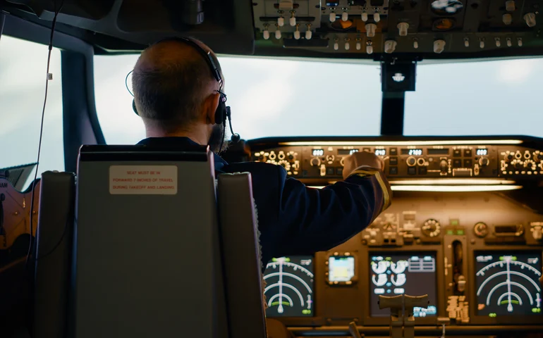 Profissão de piloto de avião é a mais desejada do mundo; veja o que é preciso para seguir carreira