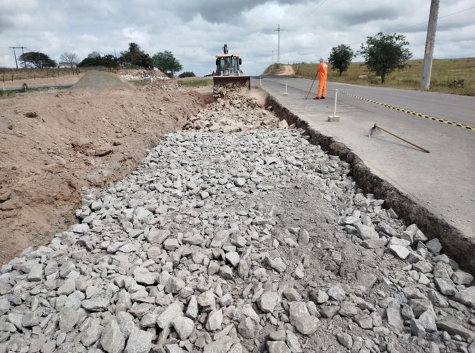 Duplicação da Rodovia AL-220 avança no Sertão alagoano